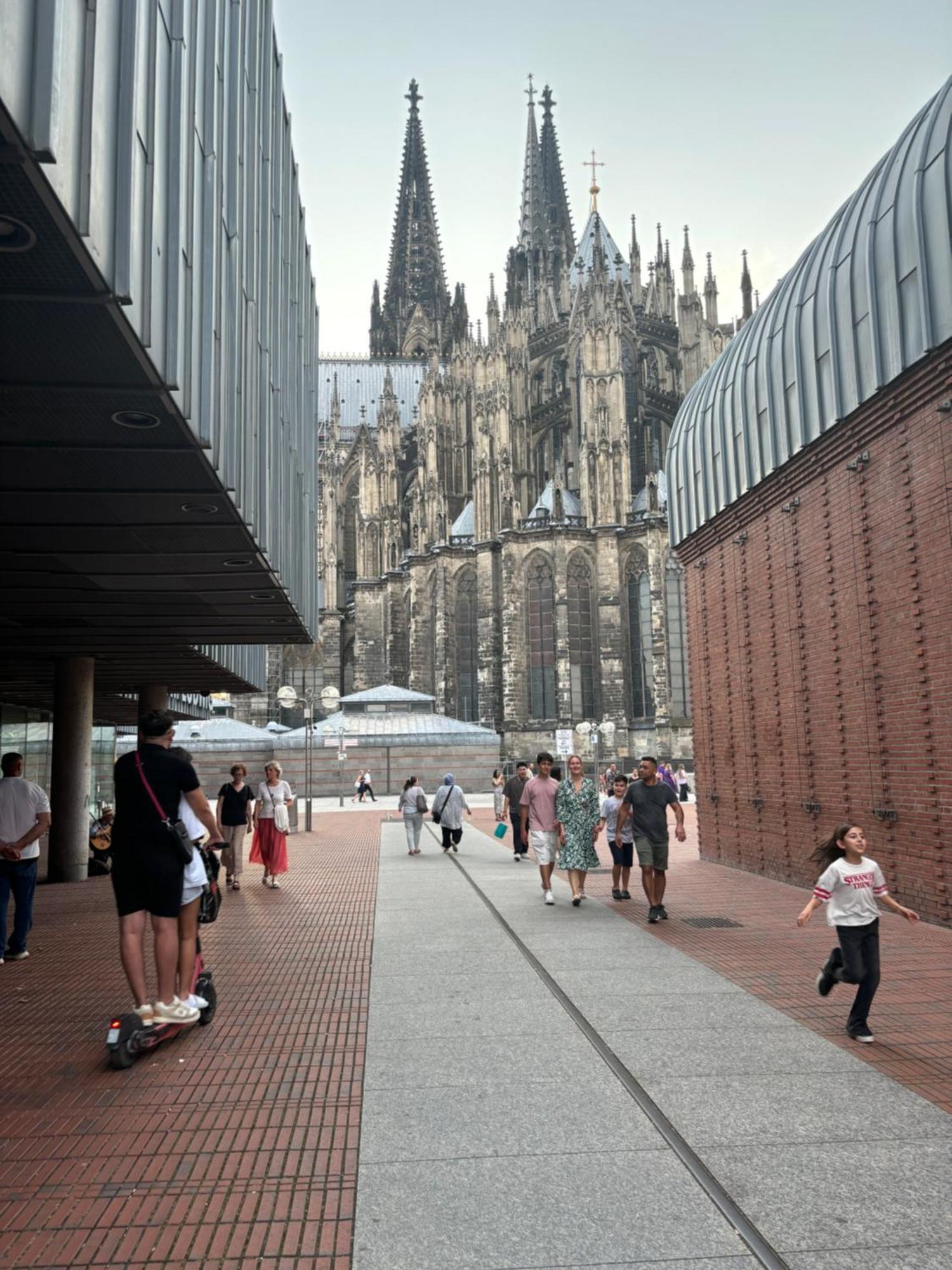 Koeln Wohnung 4 Min Naehe Von Hbf Und Dom Mit Garten ,Balkon & Office Exterior photo